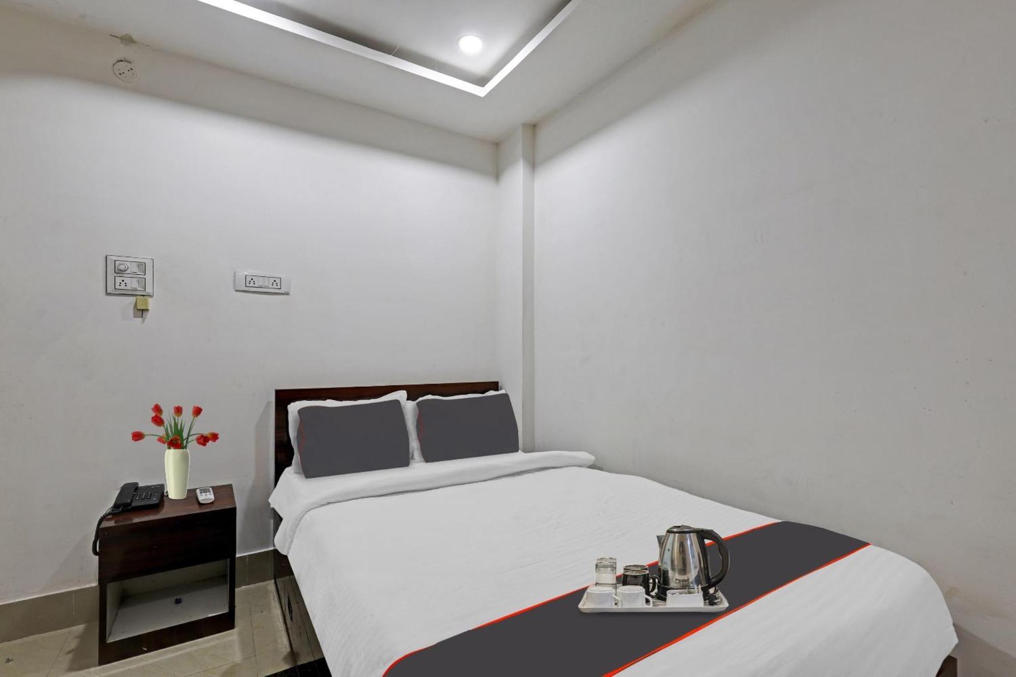 Hotel O Lakhi Guest House Guwahati Exterior foto