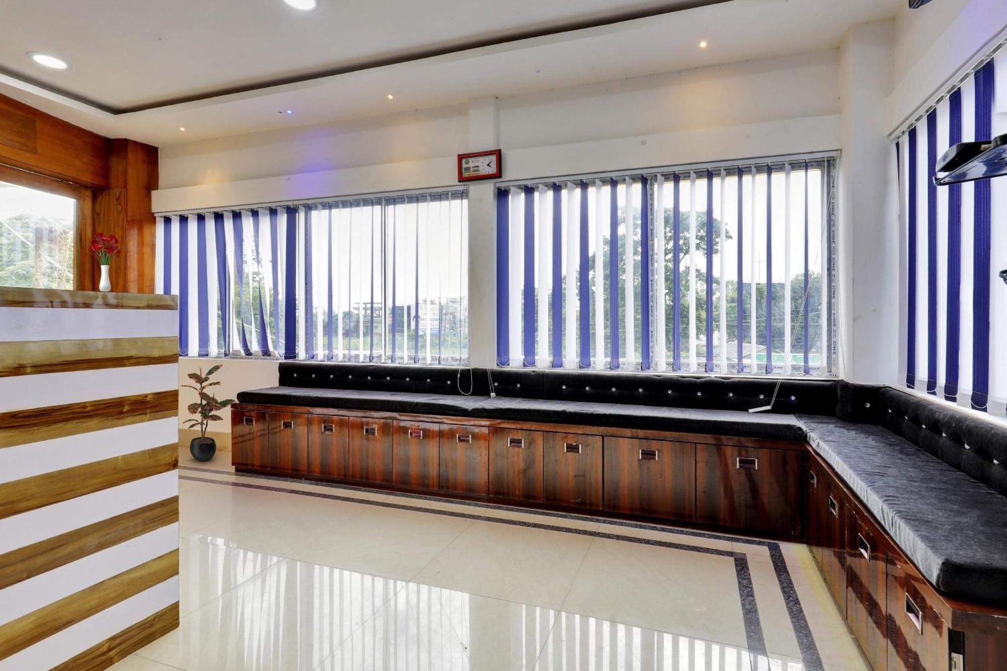 Hotel O Lakhi Guest House Guwahati Exterior foto